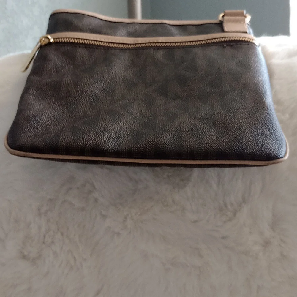 Michael Kors Cross Body Bag - Picture 9 of 10